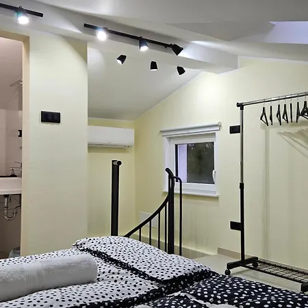 Apartment Kompara *